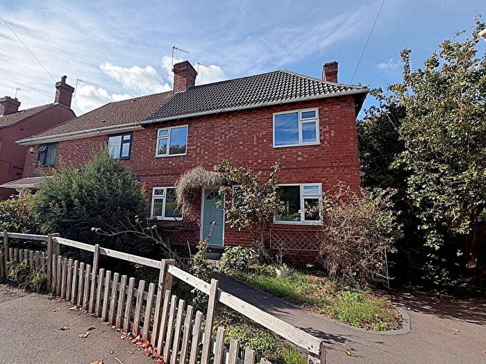 3 Bedroom Semi-Detached House For Sale In Hyde Road, Kenilworth, CV8
