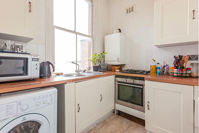 1 Bedroom Flat To Rent In Rollscourt Avenue, Herne Hill, London, SE24