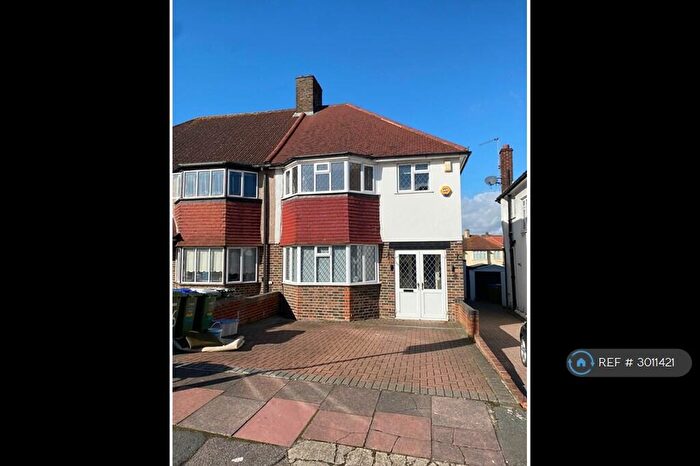 4 Bedroom Semi-Detached House To Rent In County Gate, London, SE9