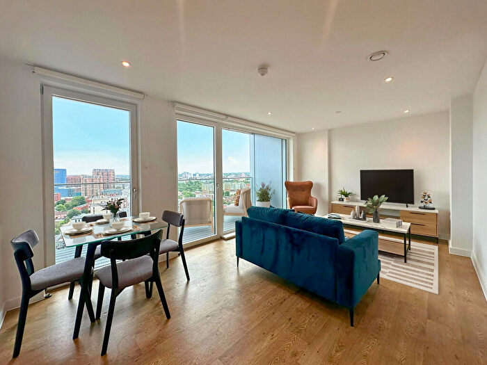 2 Bedroom Apartment To Rent In The Filaments, Salford Salford, M3