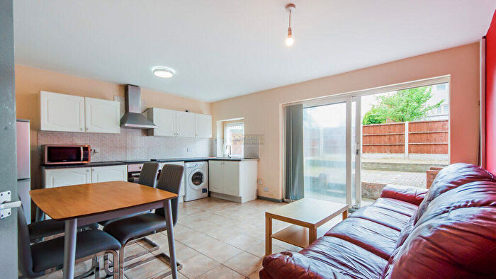 4 Bedroom Maisonette To Rent In A Kelsey Close, Birmingham, B7