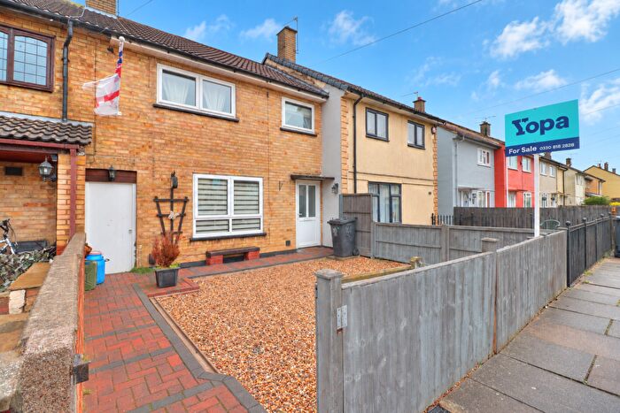 3 Bedroom Town House For Sale In Cotswold Green, Leicester, LE4