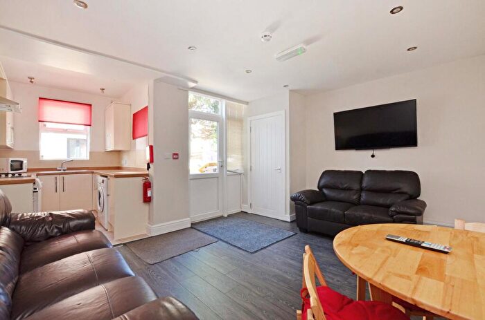 5 Bedroom House To Rent In Edmund Road, Highfield, Sheffield, S2
