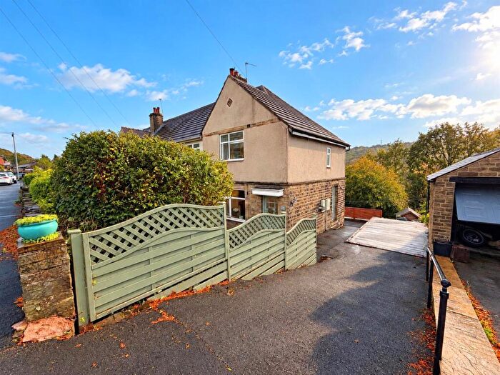 2 Bedroom End Of Terrace House For Sale In Springwood Avenue, Halifax, HX3