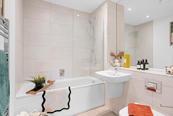 2 Bedroom Apartment For Sale In Sandy Road, Erith, DA8