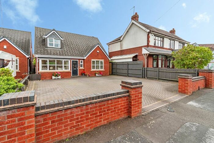 3 Bedroom Bungalow For Sale In Ravenscroft Road, Willenhall, West Midlands, WV12