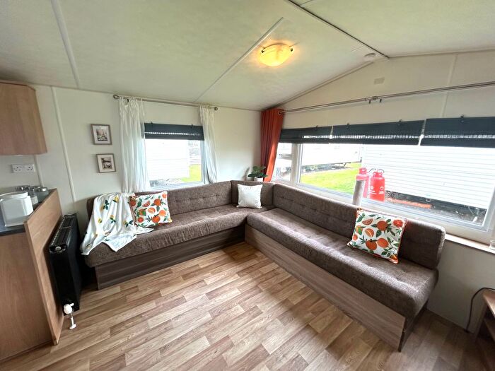 2 Bedroom Mobile/park Home For Sale In New Beach Holiday Park, Hythe Road Dymchurch, TN29