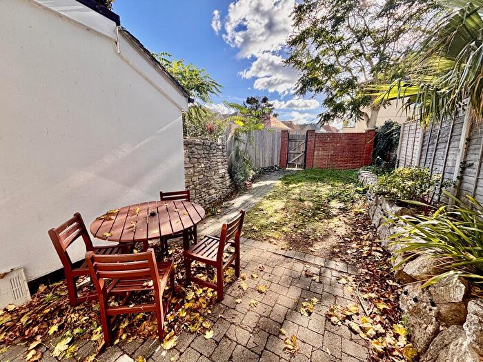 1 Bedroom Flat To Rent In Stourcliffe Avenue, BH6