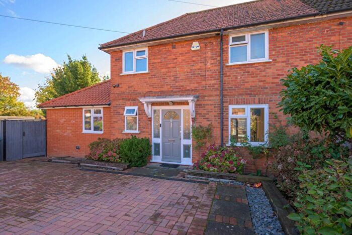 4 Bedroom End Of Terrace House For Sale In Anglefield Road, Caversham, RG4