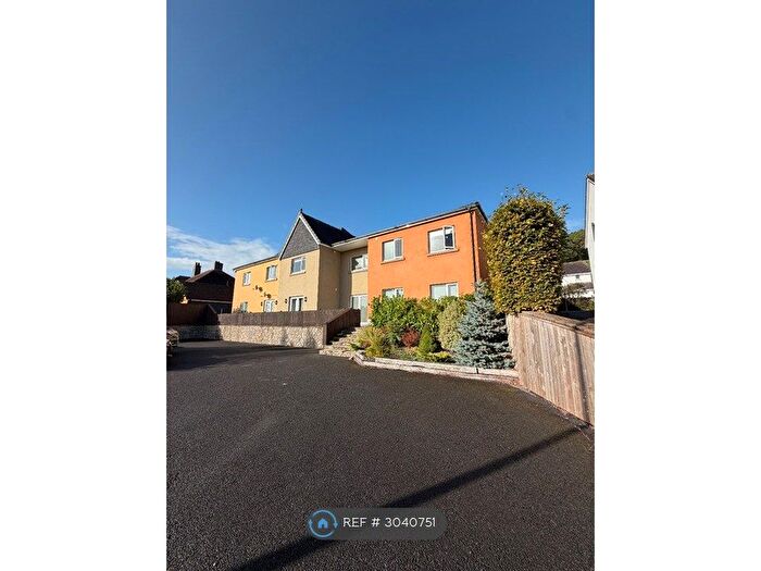 2 Bedroom Flat To Rent In Bronwydd Road, Carmarthen, SA31