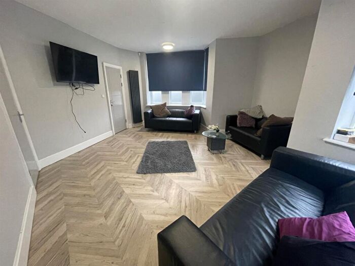 7 Bedroom Property To Rent In Birchfields Road, Longsight, £pppw, M13