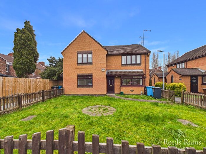 2 Bedroom Flat For Sale In Nunnington Close, Hull, East Yorkshire, HU5