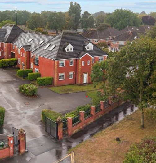 3 Bedroom Flat For Sale In Deyes Court, Maghull, L31