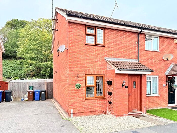 2 Bedroom End Of Terrace House For Sale In Curling Lane, Badgers Dene, Grays, RM17