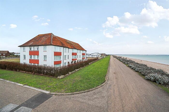 3 Bedroom Flat For Sale In Princes Drive, Sandwich Bay, Sandwich, CT13
