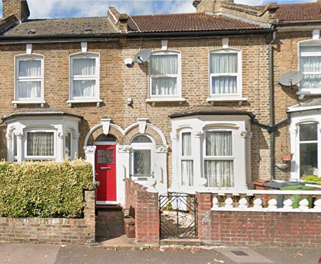 3 Bedroom Terraced House For Sale In Westdown Road, Stratford, Waltham Forest, E15