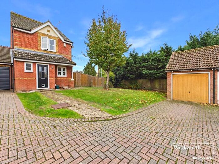 3 Bedroom Link Detached House For Sale In Hamblin Meadow, Eddington, Hungerford, Berkshire, RG17