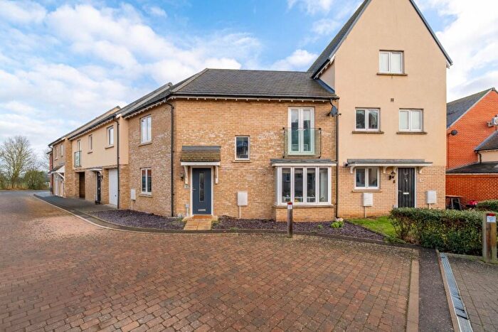 3 Bedroom Semi-Detached House For Sale In Freston Close, St. Ives, Cambridgeshire, PE27