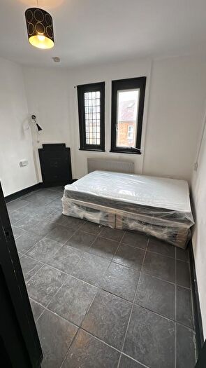 Studio To Rent In High Road, London, NW10