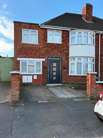 4 Bedroom Semi-Detached House To Rent In Cardinals Walk, Leicester, LE5