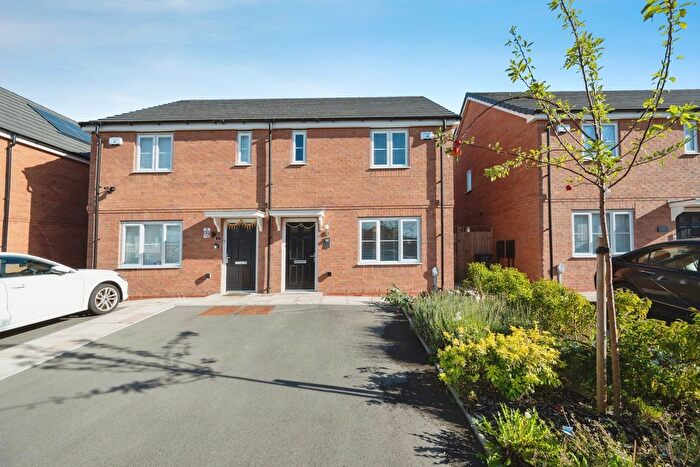 3 Bedroom Semi-Detached House For Sale In Sundowner Grove, Tipton, West Midlands, DY4