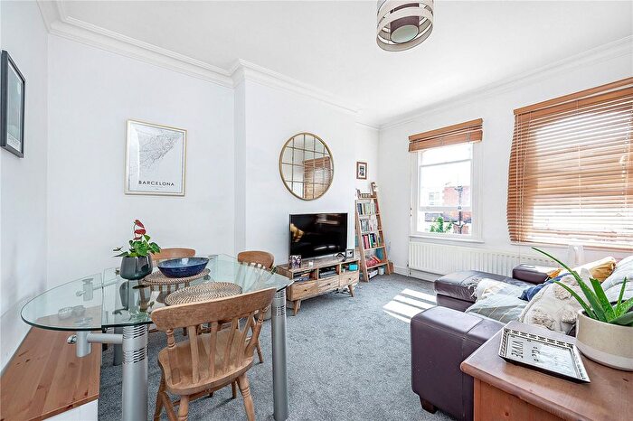 2 Bedroom Flat To Rent In Tregothnan Road, Clapham, London, SW9