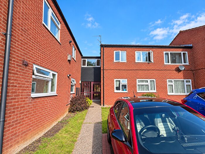 2 Bedroom Flat To Rent In Trenchard Crescent, Chelmsford, CM1