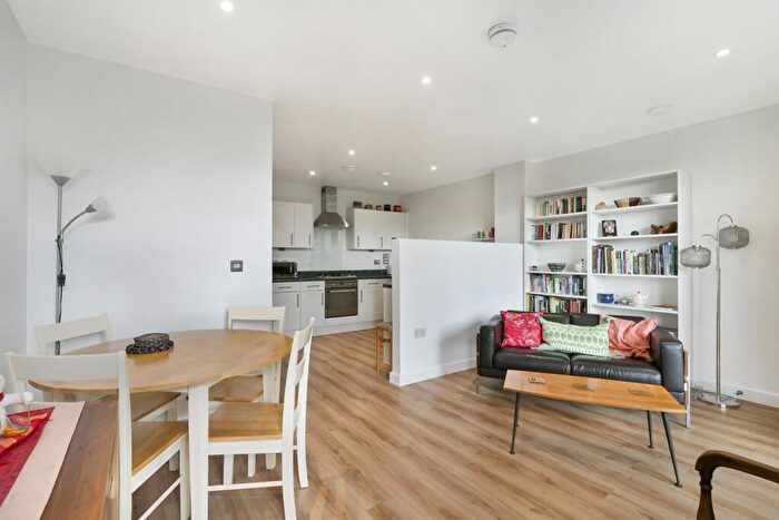 2 Bedroom Apartment For Sale In Duckham Court, Nauticus Walk, London, E14