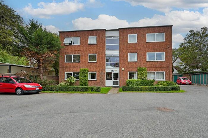 1 Bedroom Flat For Sale In Lower Luton Road, Harpenden, AL5