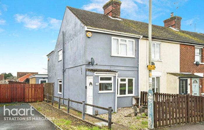 3 Bedroom End Of Terrace House For Sale In Hyde Road, Swindon, SN2