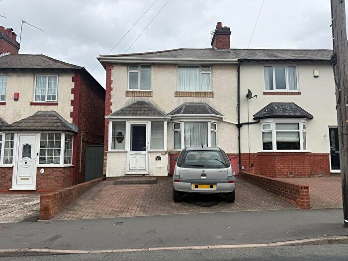 3 Bedroom Semi-Detached House For Sale In Stanway Road, West Bromwich, West Midlands, B71