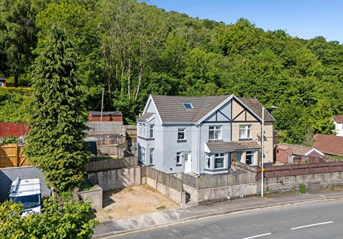 5 Bedroom Semi-Detached House For Sale In Llantwit Road, Treforest, CF37