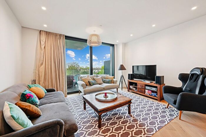 2 Bedroom Flat For Sale In Wood Crescent, Television Centre, White City, London, W12