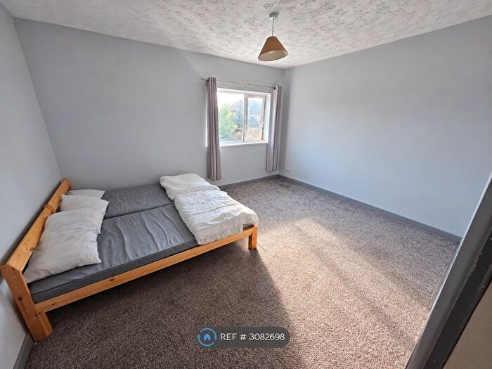 Studio To Rent In Droylsden, Manchester, M43