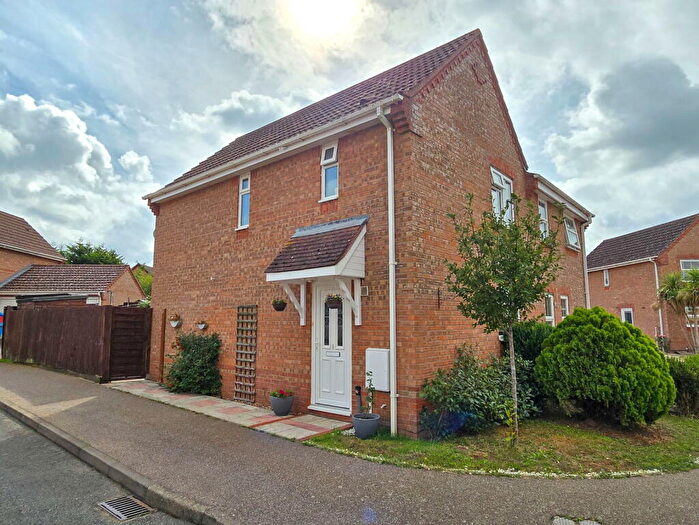 3 Bedroom Semi-Detached House For Sale In Campion Way Attleborough, NR17