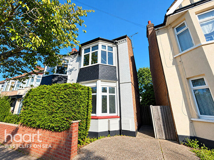 1 Bedroom Flat For Sale In Northview Drive, Westcliff-On-Sea, SS0