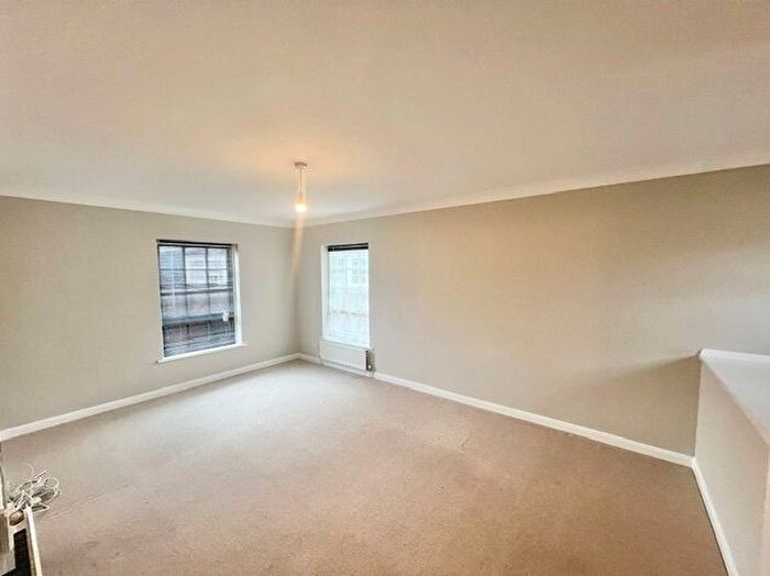 1 Bedroom Maisonette For Sale In Burton Court, Summer Road, Thames Ditton, KT7