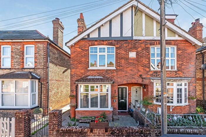 3 Bedroom Semi-Detached House For Sale In Donnington Road, Dunton Green, Sevenoaks, Kent, TN13