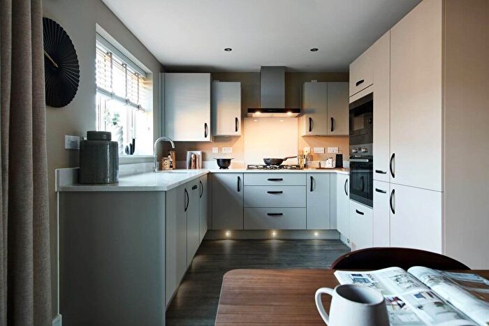 4 Bedroom Semi-Detached House For Sale In Clayton Wood Road, Leeds, LS16
