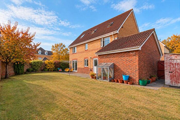 6 Bedroom Detached House For Sale In Sunderland Gardens, Newbury, Berkshire, RG14