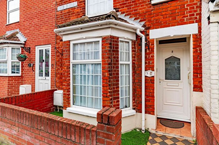 2 Bedroom Terraced House For Sale In Avenue Road, Gorleston-On-Sea, NR31