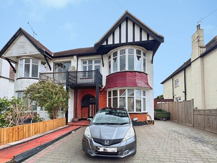 2 Bedroom Flat To Rent In Warwick Road, Southend-On-Sea, SS1