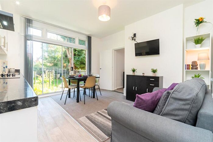 1 Bedroom Flat To Rent In School Road, Moseley, Birmingham, B13
