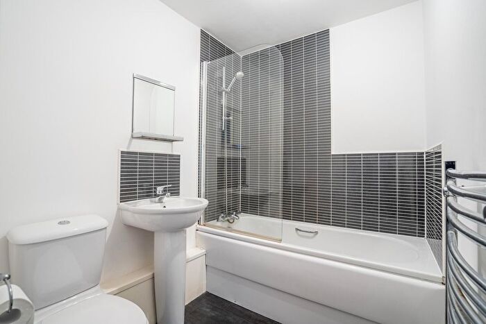 2 Bedroom Flat To Rent In Masters Mews, College Court, Dringhouses, York, YO24