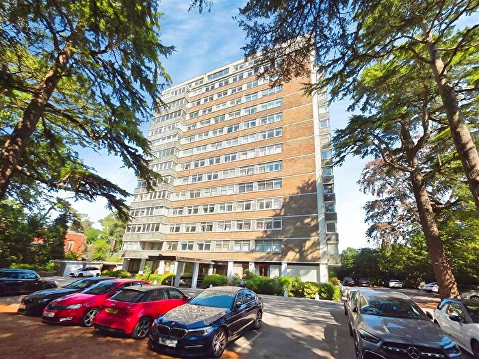 2 Bedroom Apartment For Sale In Bassett Avenue, Southampton, SO16