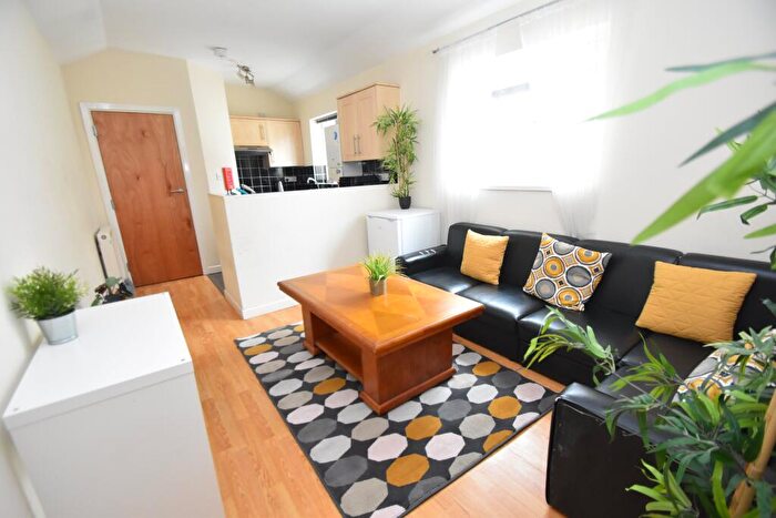 4 Bedroom Flat To Rent In Woodville Road, Cathays, Cardiff, CF24