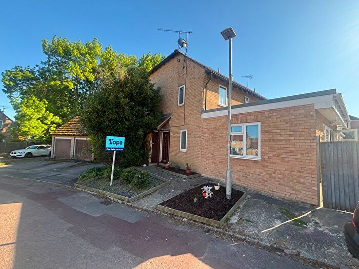 2 Bedroom Semi-Detached House For Sale In Watersfield Close, Reading, RG6