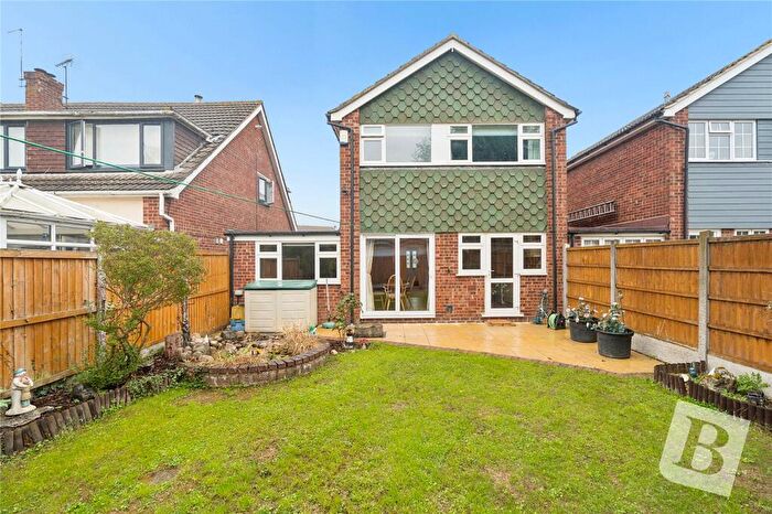 3 Bedroom Link Detached House For Sale In Woollard Way, Blackmore, Ingatestone, Essex, CM4