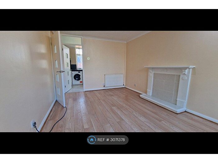 2 Bedroom Flat To Rent In Darnford Close, Coventry, CV2
