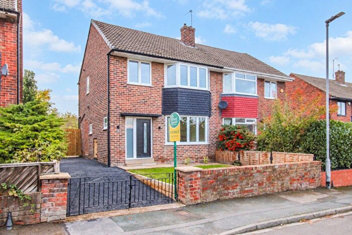 3 Bedroom Semi-Detached House For Sale In Ashleigh Avenue, Pontefract, WF8
